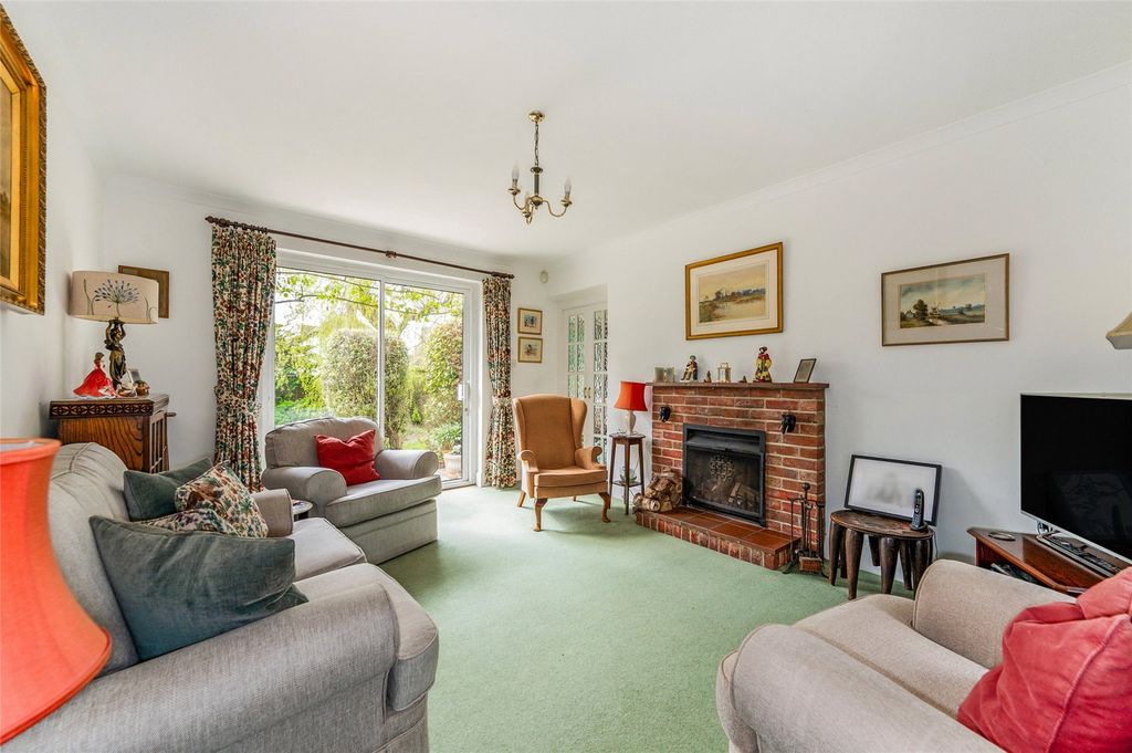 Property photo 3 of 18 Sitting Room