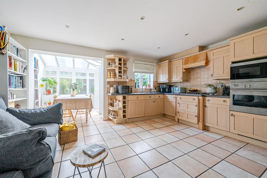 Property photo 2 of 12