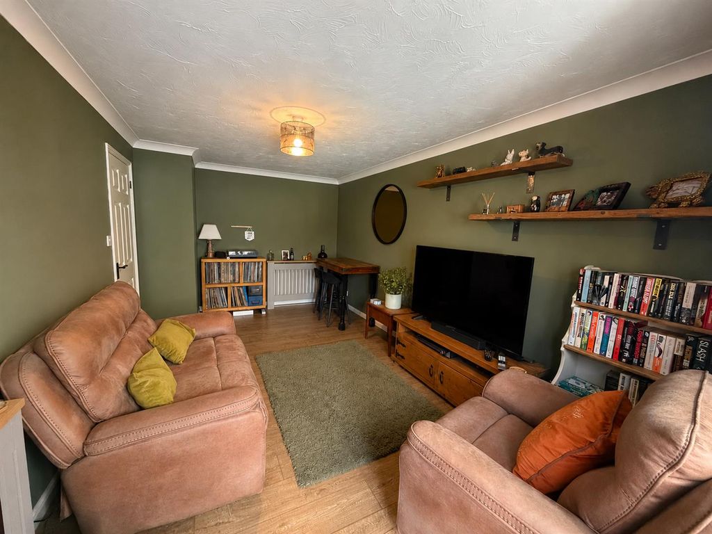 Property photo 3 of 14 Lounge