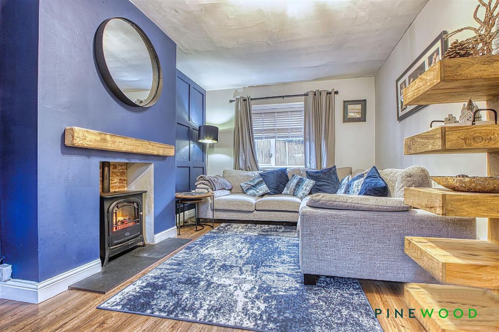 Property photo 2 of 26 Lounge