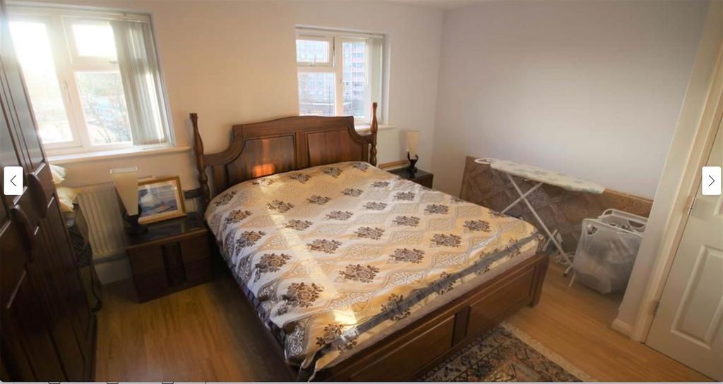 Property photo 2 of 7 Radcliffe Way_Bed 2.Jpg