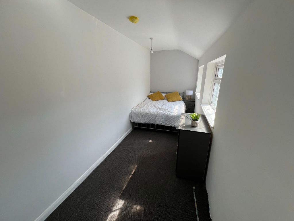 Property photo 1 of 3