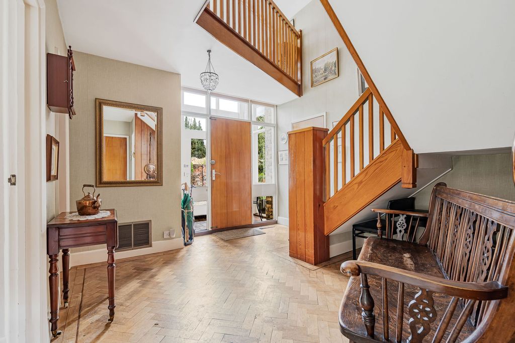 Property photo 3 of 46