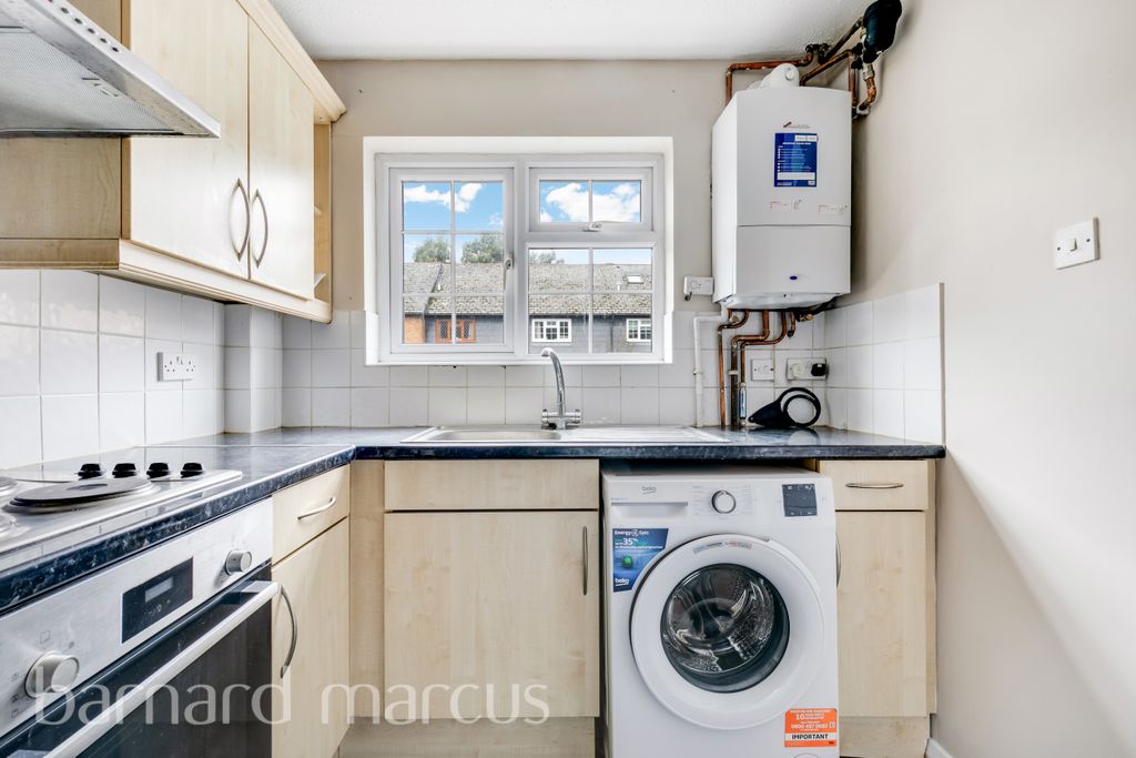 Property photo 3 of 9 Kitchen