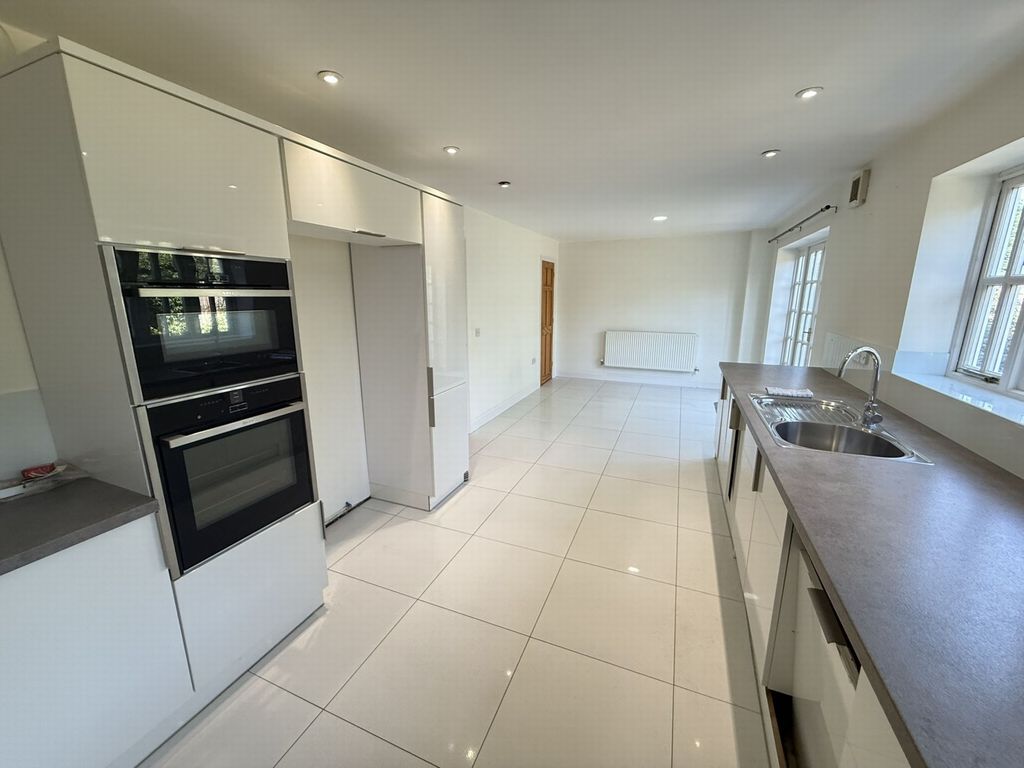 Property photo 3 of 16 Kitchen/Diner