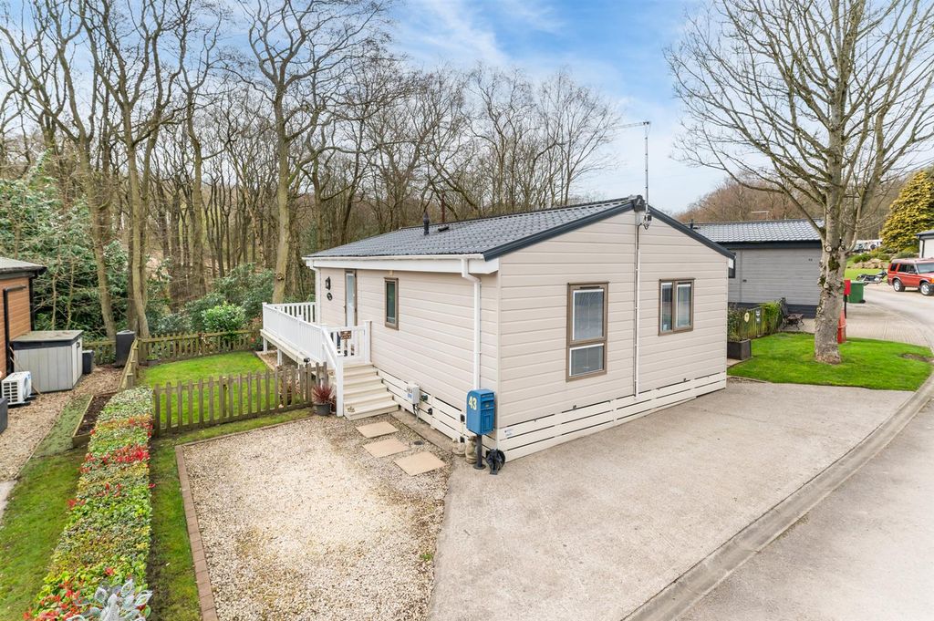 Property photo 1 of 24 St Helenas