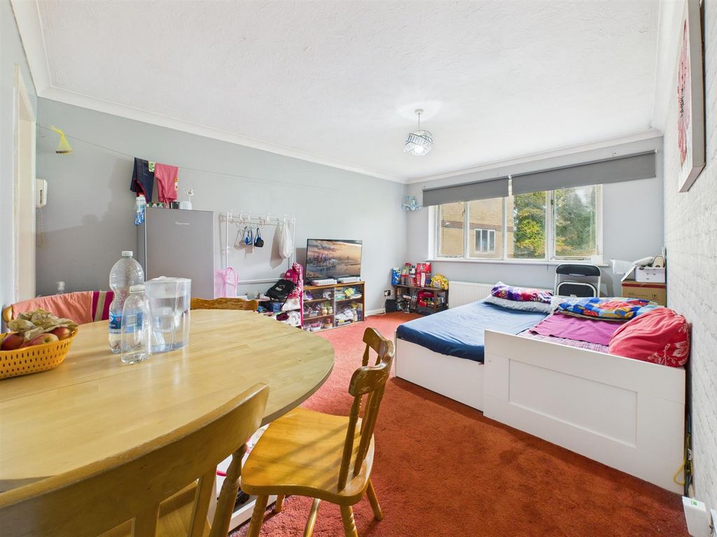 Property photo 2 of 6 Cam05510G0-Pr0106-Still005.Jpg