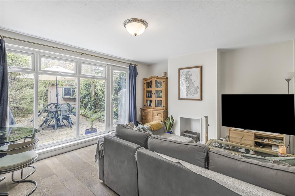 Property photo 1 of 18 Elsley_Road-Sw11.Jpg