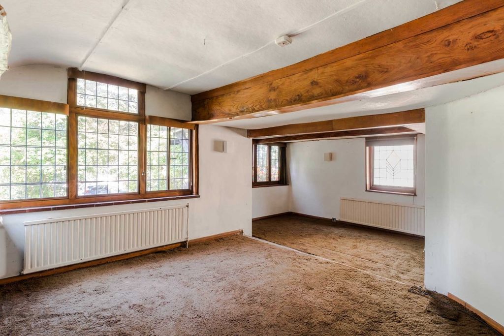 Property photo 2 of 33