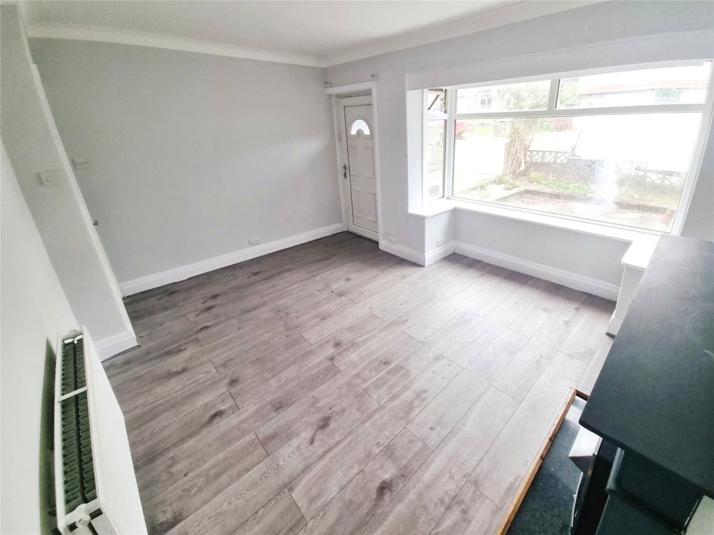 Property photo 3 of 17 Picture No. 12