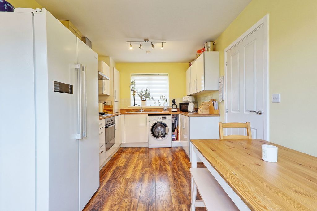 Property photo 2 of 30