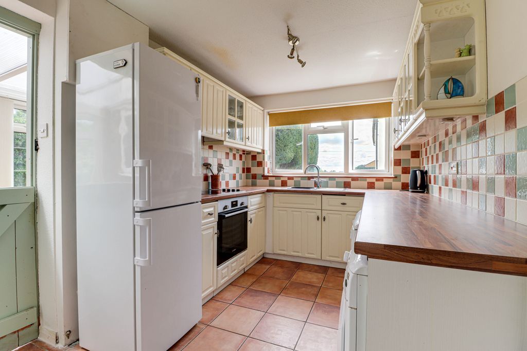 Property photo 3 of 25 Kitchen