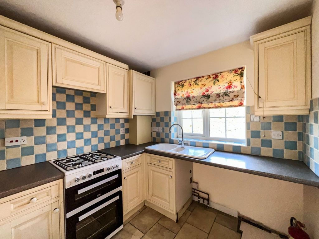 Property photo 3 of 12 Kitchen 1