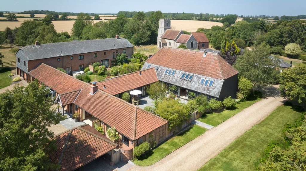 Property photo 1 of 39 Lewkenors Granary 1507260001