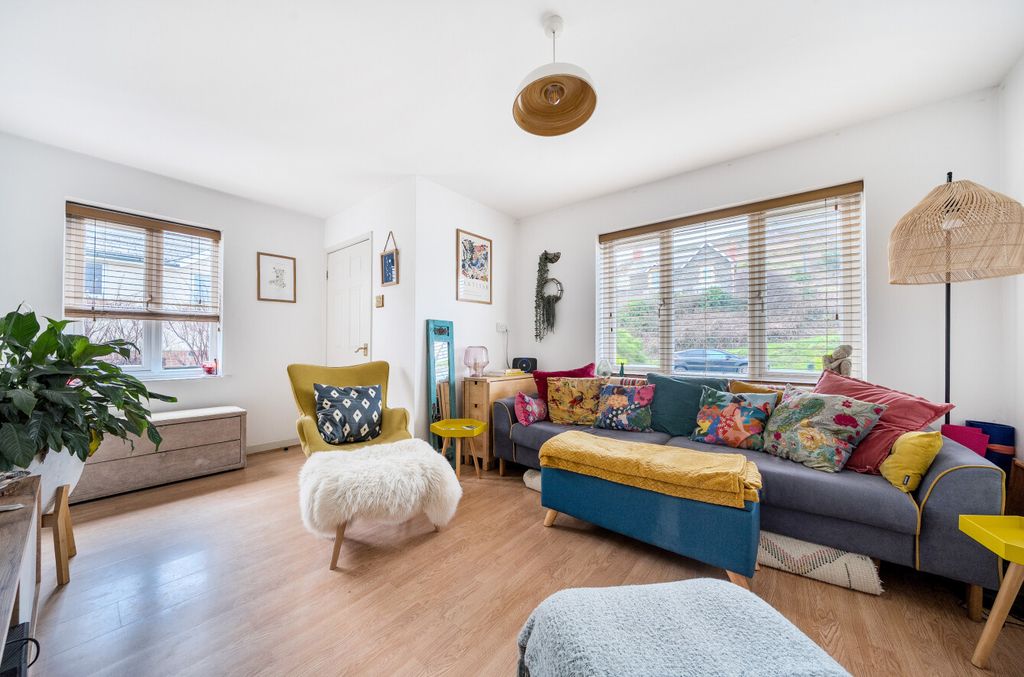 Property photo 3 of 19 1388695-8-6943137...