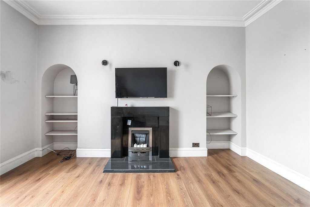 Property photo 3 of 14 Broomhill Road