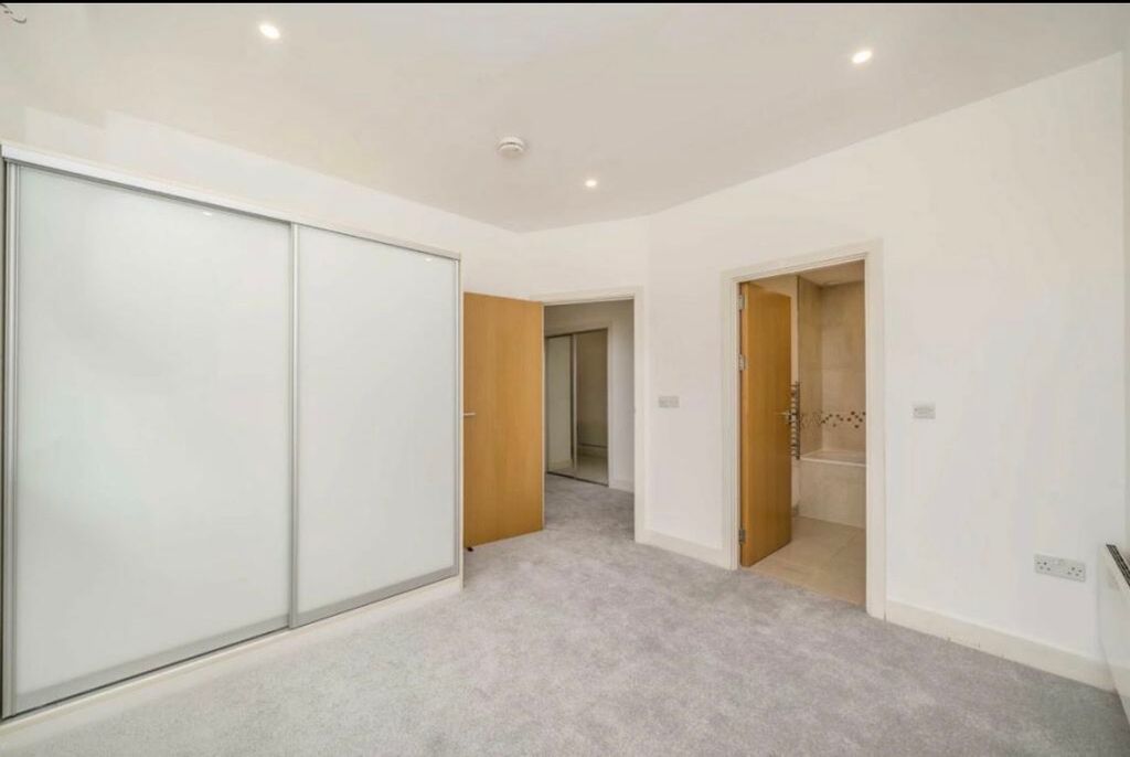 Property photo 3 of 10 Bedroom