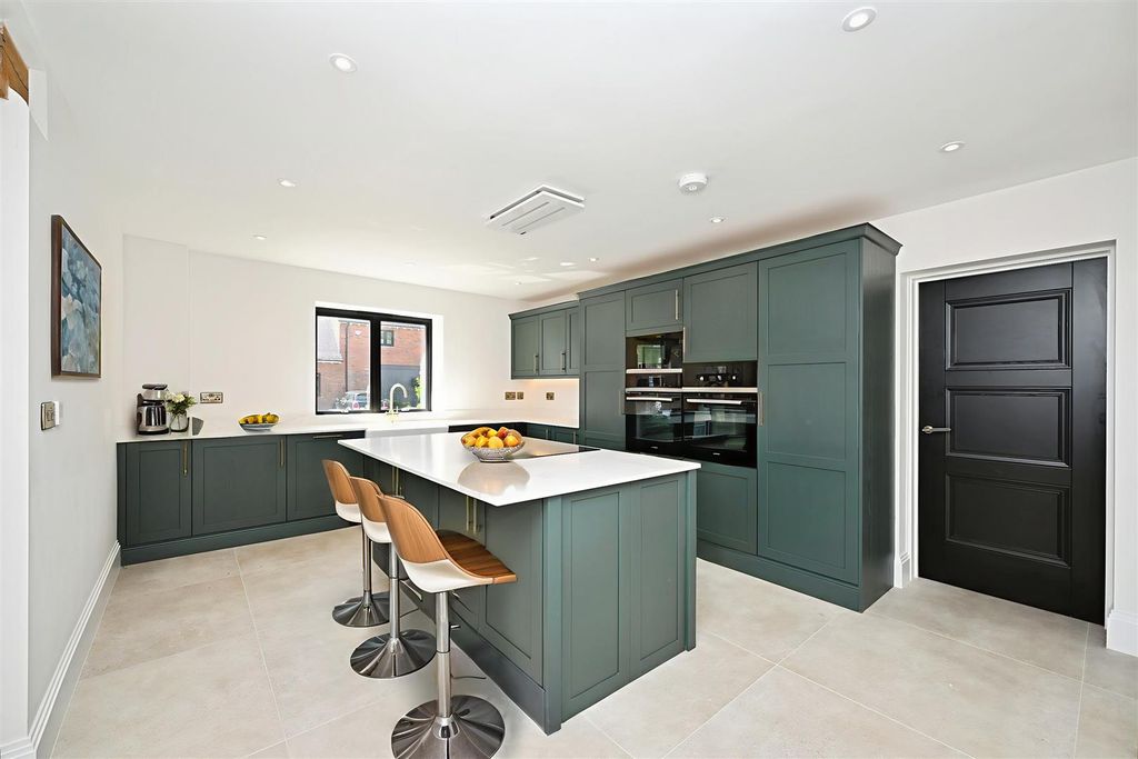 Property photo 3 of 28 Kitchen