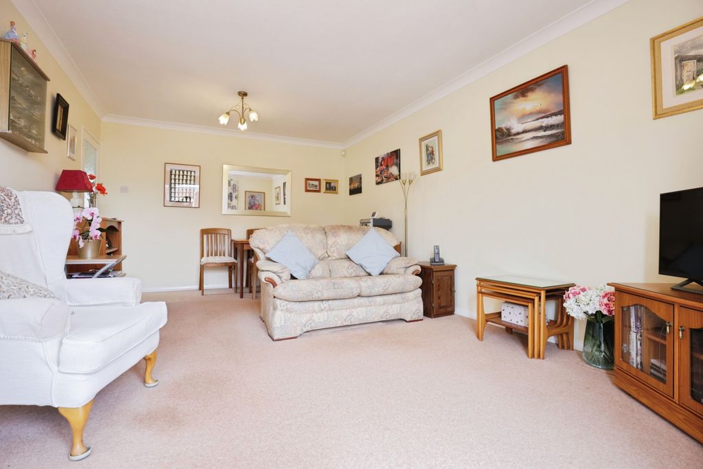 Property photo 2 of 8