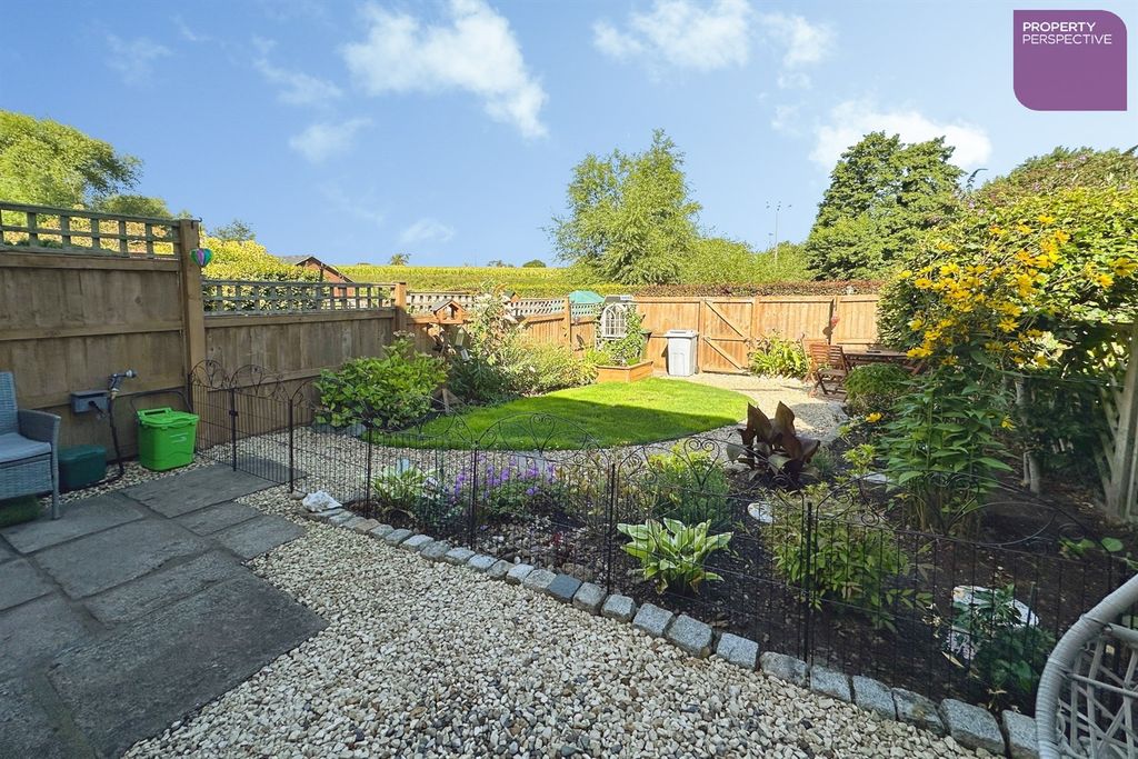 Property photo 2 of 16 (Thumbnail)