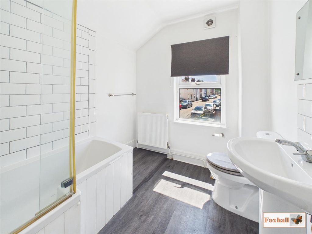 Property photo 3 of 12 Bathroom