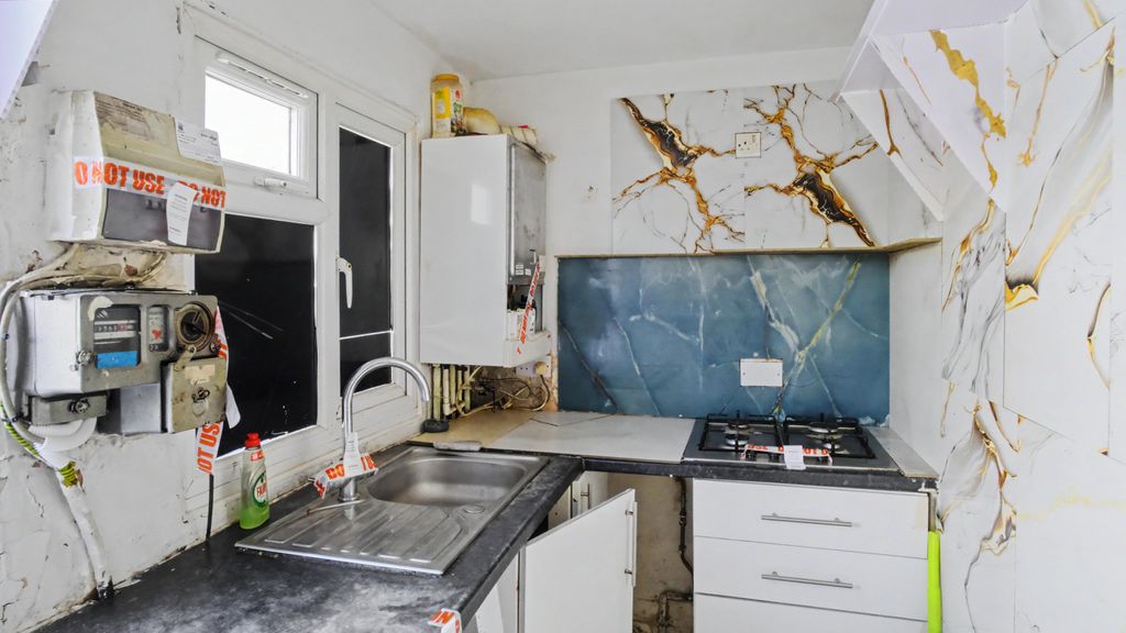 Property photo 2 of 23 71 Beaconsfield Road, Southall, Ub1 1Bu