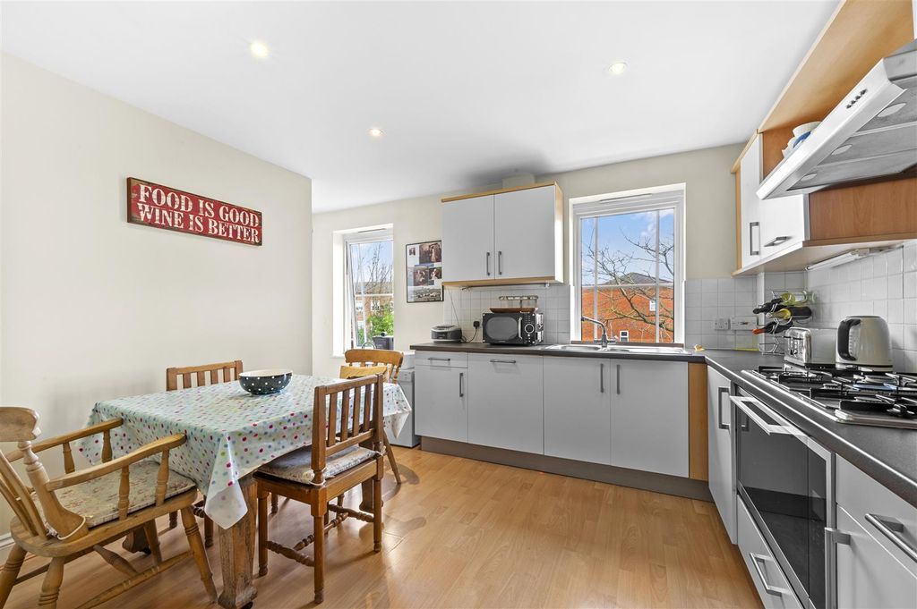 Property photo 3 of 13 Parkfield 11, 7.Jpg