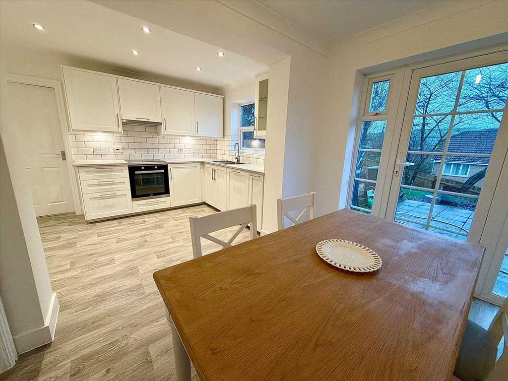 Property photo 3 of 28 Kitchen/Diner