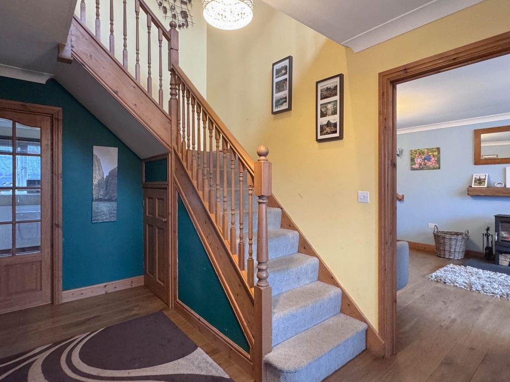 Property photo 3 of 28