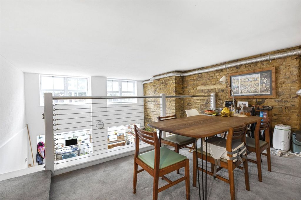 Property photo 3 of 19 Chelmer Road, E9