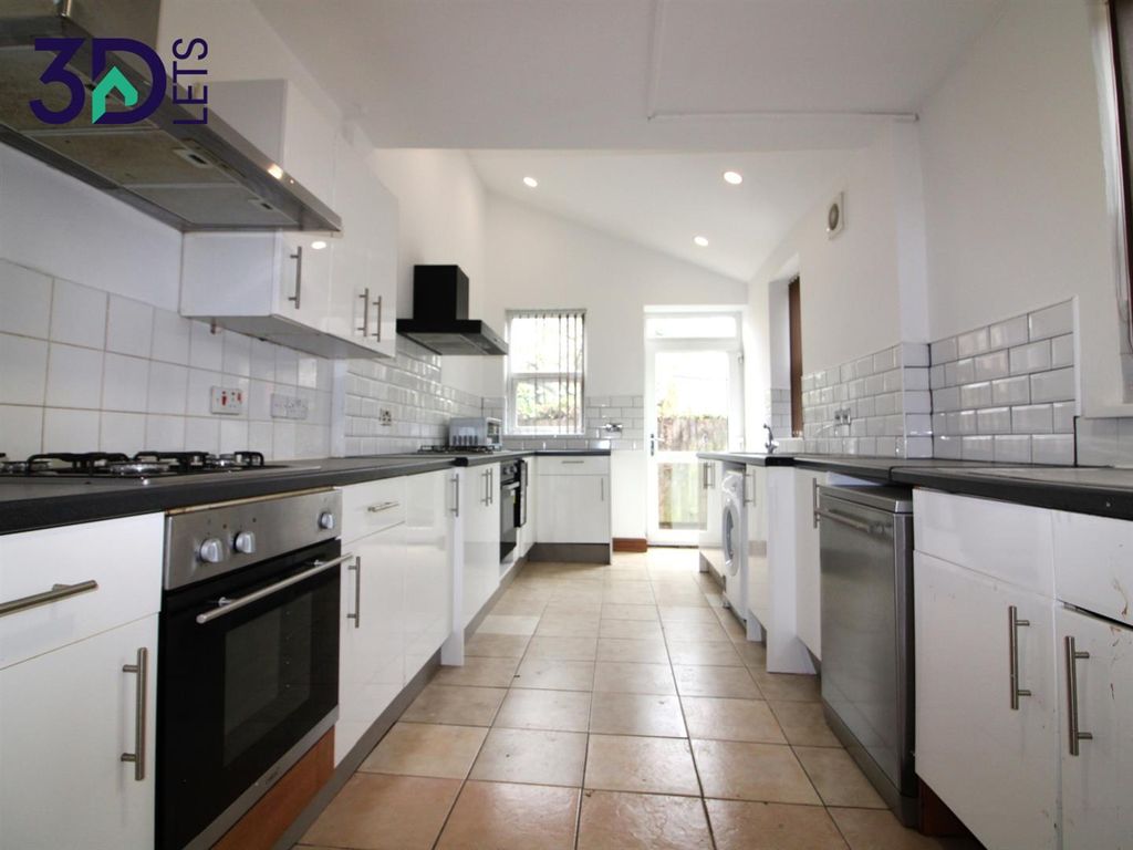 Property photo 2 of 23 Kitchen
