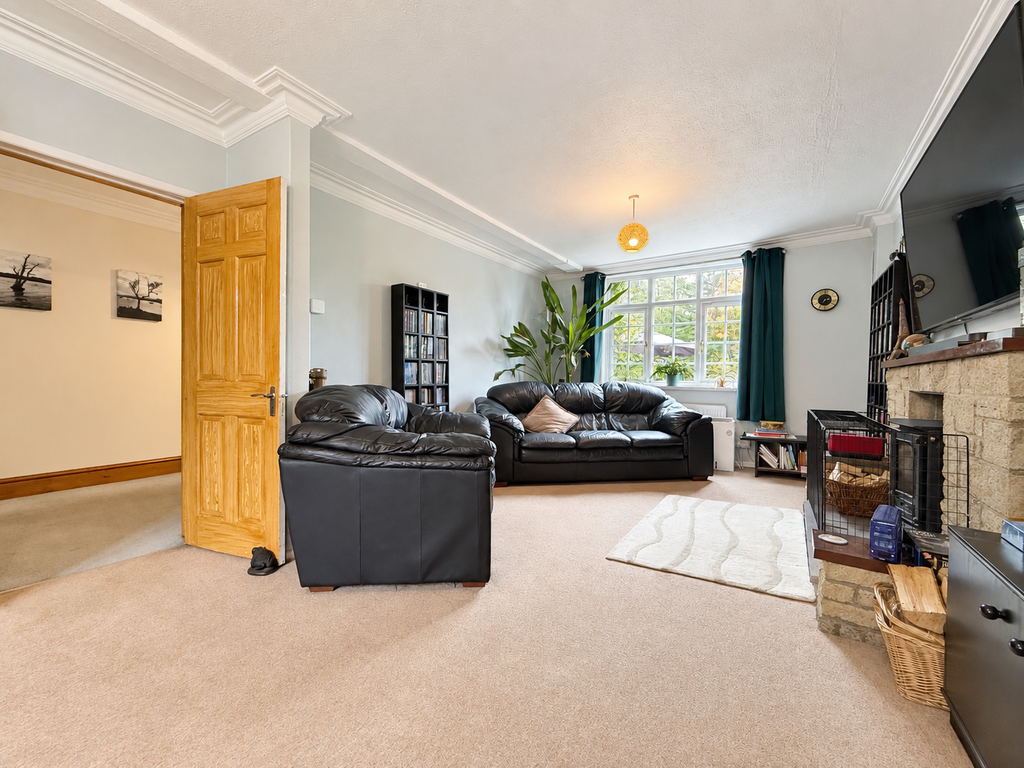 Property photo 2 of 37 B2841371-32E5-4Fde-8F7B-78F1951986Be