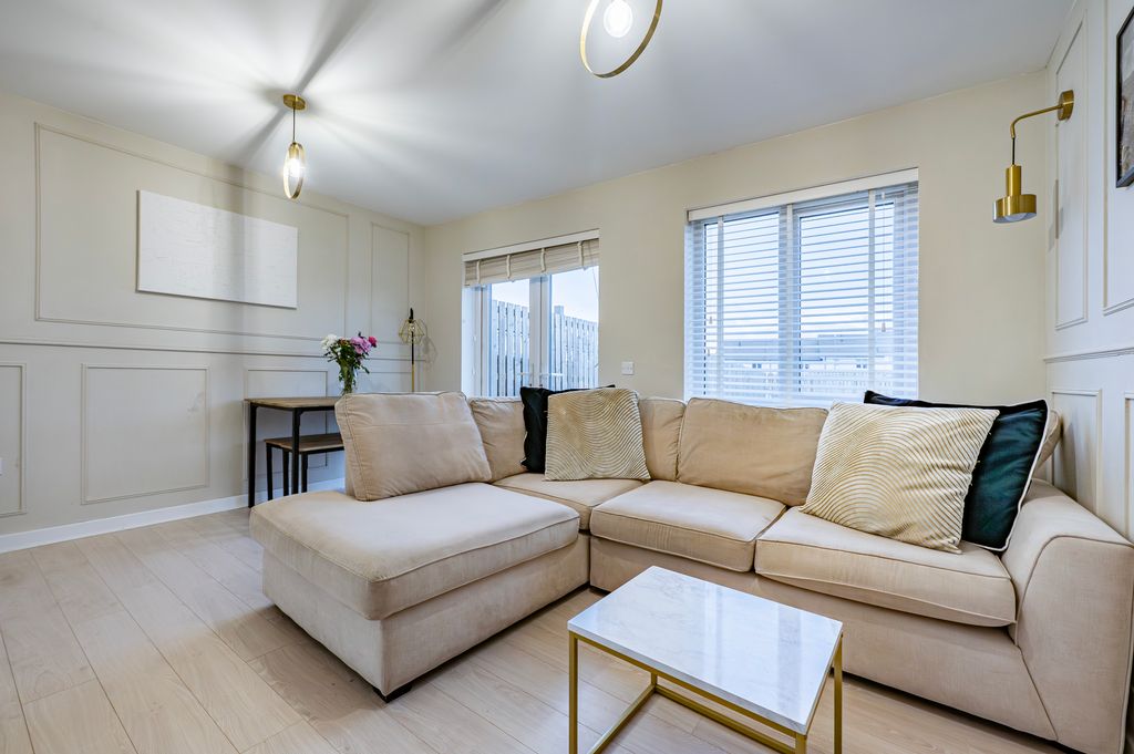 Property photo 2 of 39