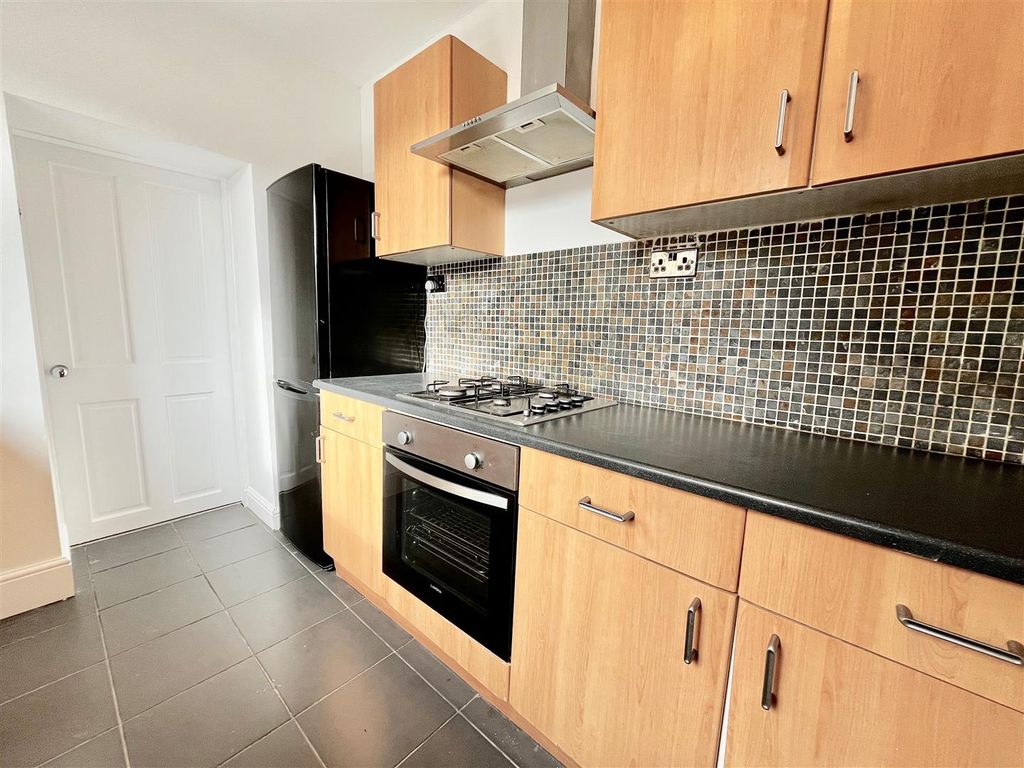 Property photo 3 of 9 Kitchen