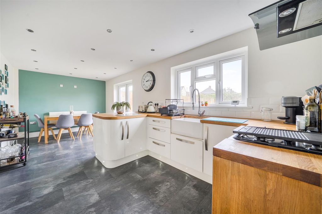 Property photo 3 of 14 1401306-13-697107Aa5Fb8E.Jpg