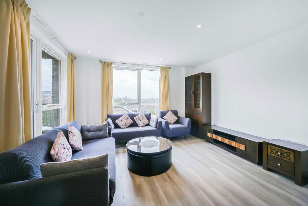 Property photo 2 of 8