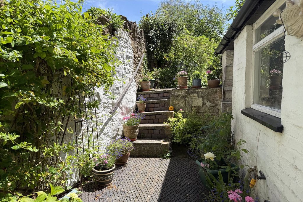 Property photo 2 of 17 Picture No. 31