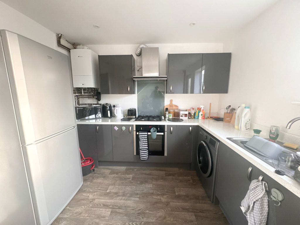 Property photo 2 of 10 Kitchen