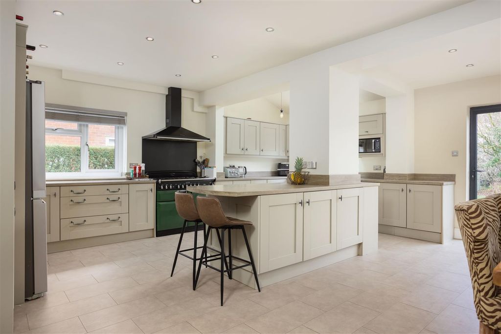 Property photo 3 of 19 00008.Jpg