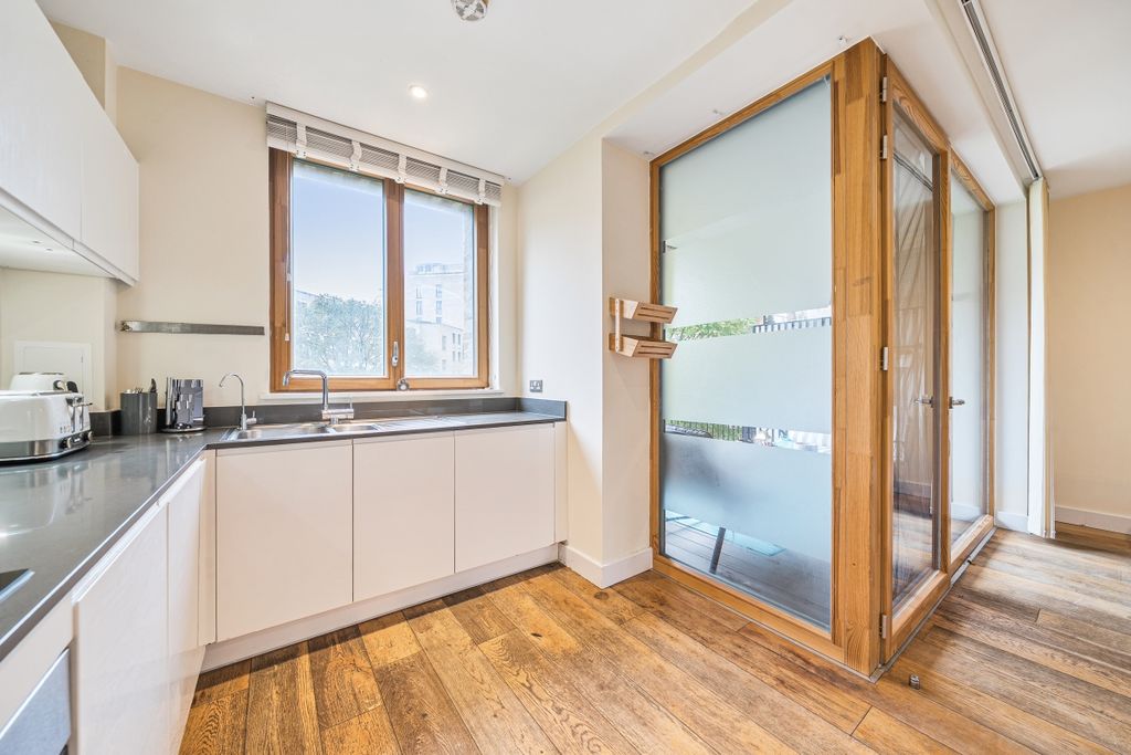 Property photo 3 of 8 1374729-7-69022dc...