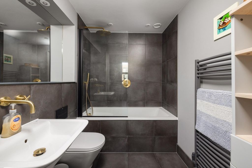 Property photo 3 of 16 Char5834.Jpg