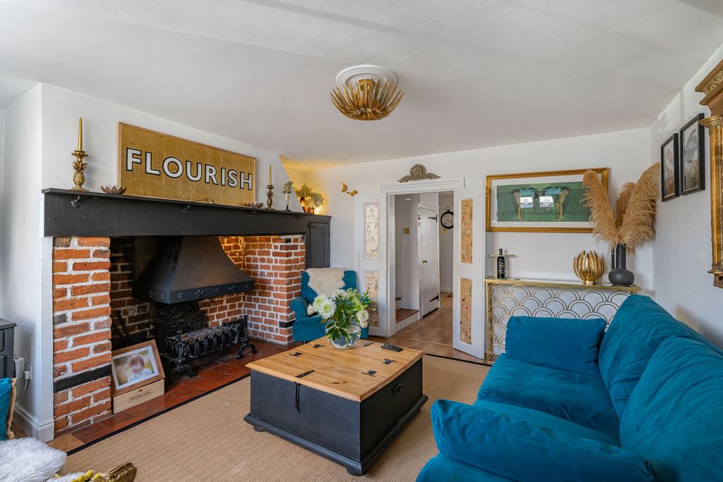 Property photo 2 of 23