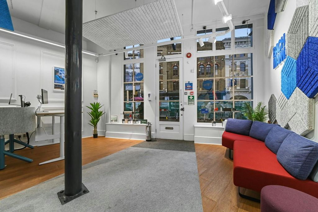Property photo 2 of 16 Ground Floor Entrance
