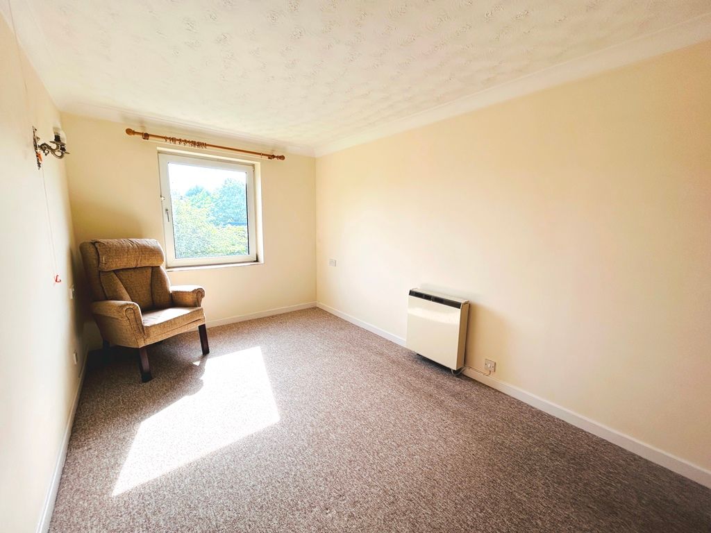 Property photo 3 of 6 Bedroom One