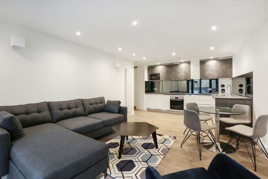 Property photo 1 of 6 Open-Plan Lounge