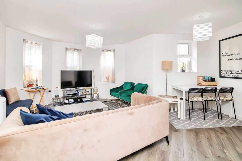 Property photo 2 of 9 Photo