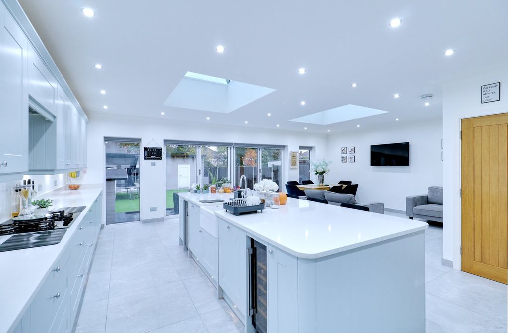 Property photo 3 of 33