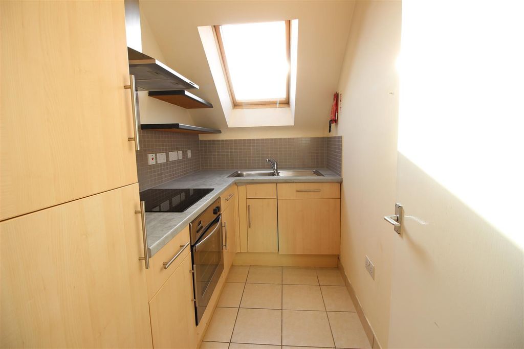 Property photo 2 of 8 Flat 4 Kitchen.Jpg