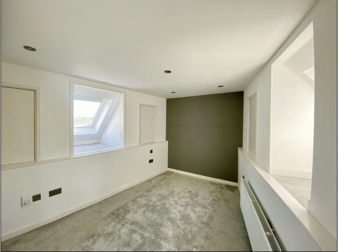 Property photo 2 of 5 Bedroom