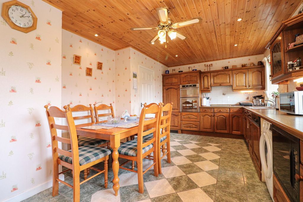Property photo 2 of 23 Dining Kitchen